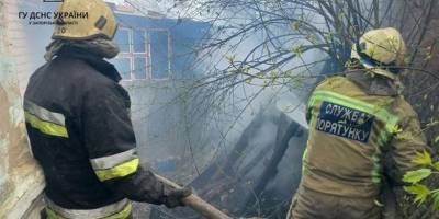 Запорізькі рятувальники ліквідували 3 пожежі в Оріхові, спричинені ворожими обстрілами (фото)