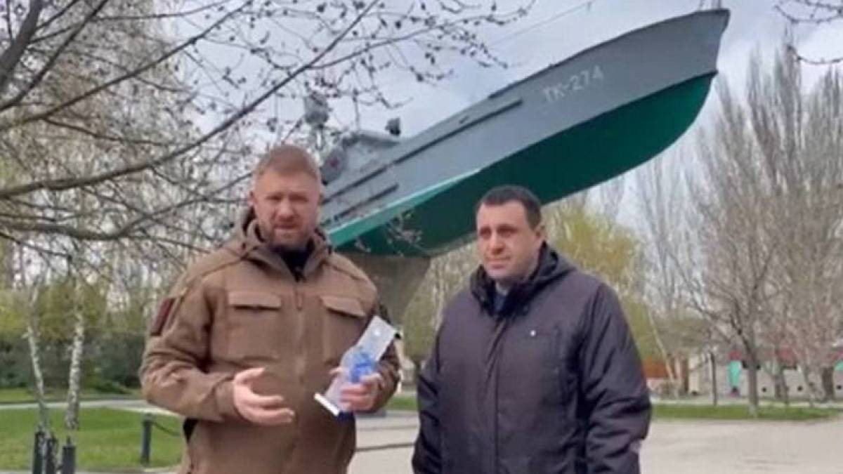 У Бердянську окупанти нагородили зрадника… за сміливість
