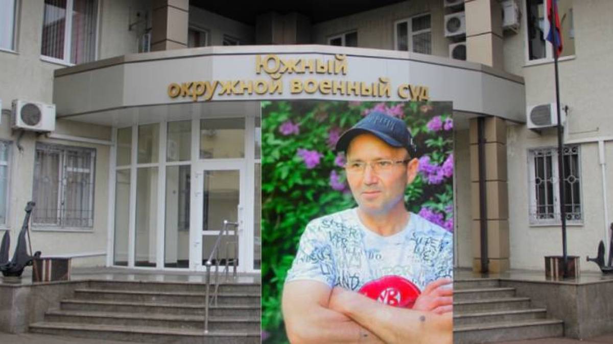 Викраденого запорізького волонтера за сфабрикованою справою судять у російському Ростові