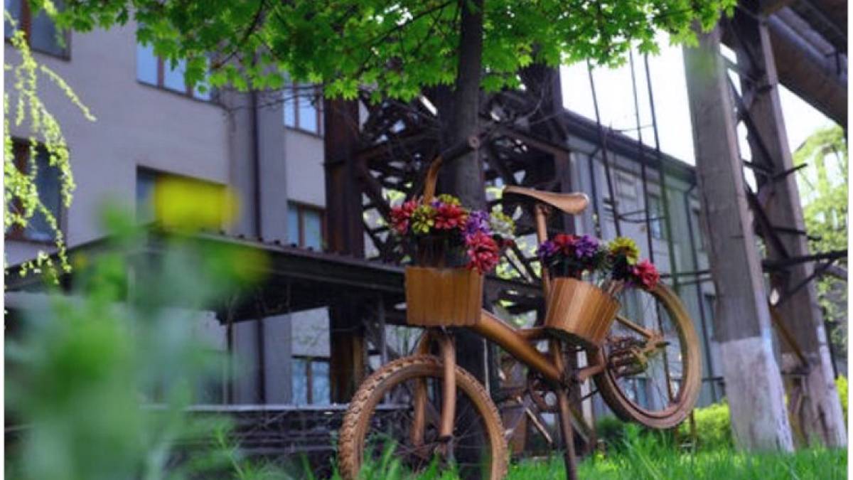 Найнезвичайніший пам’ятник велосипеду встановлено на території комбінату «Запоріжсталь»