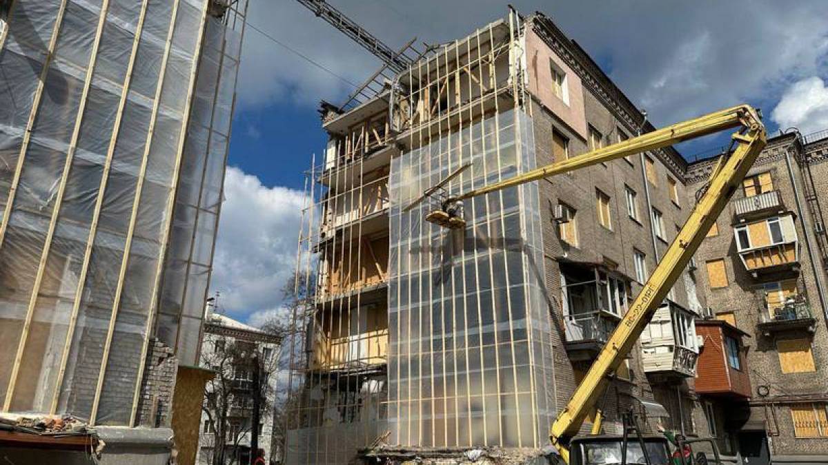 У Запоріжжі відновлюватимуть будинки, зруйновані ворожими ракетами