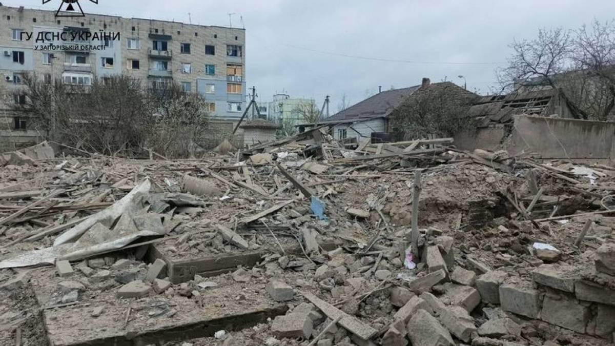 На Запоріжжі ворог завдав авіаудару по місту Оріхову (фото)