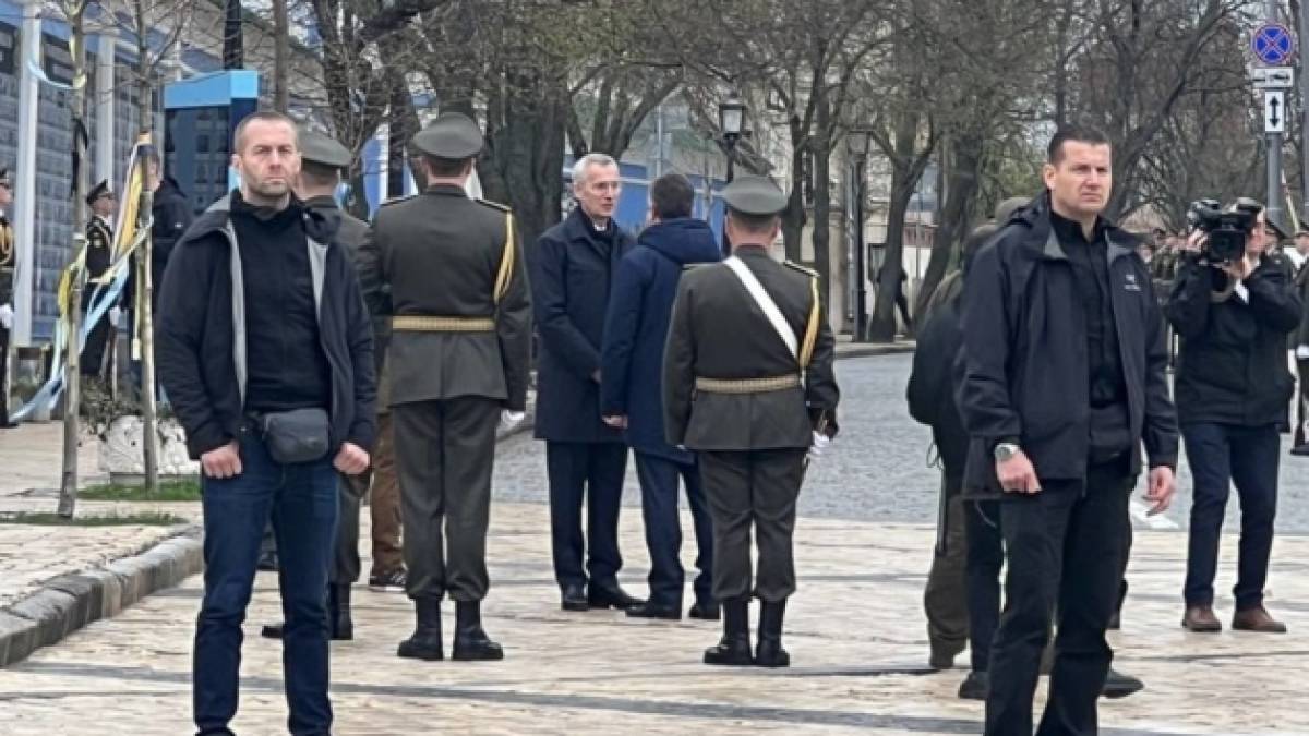 Столтенберг прибув із візитом до Києва