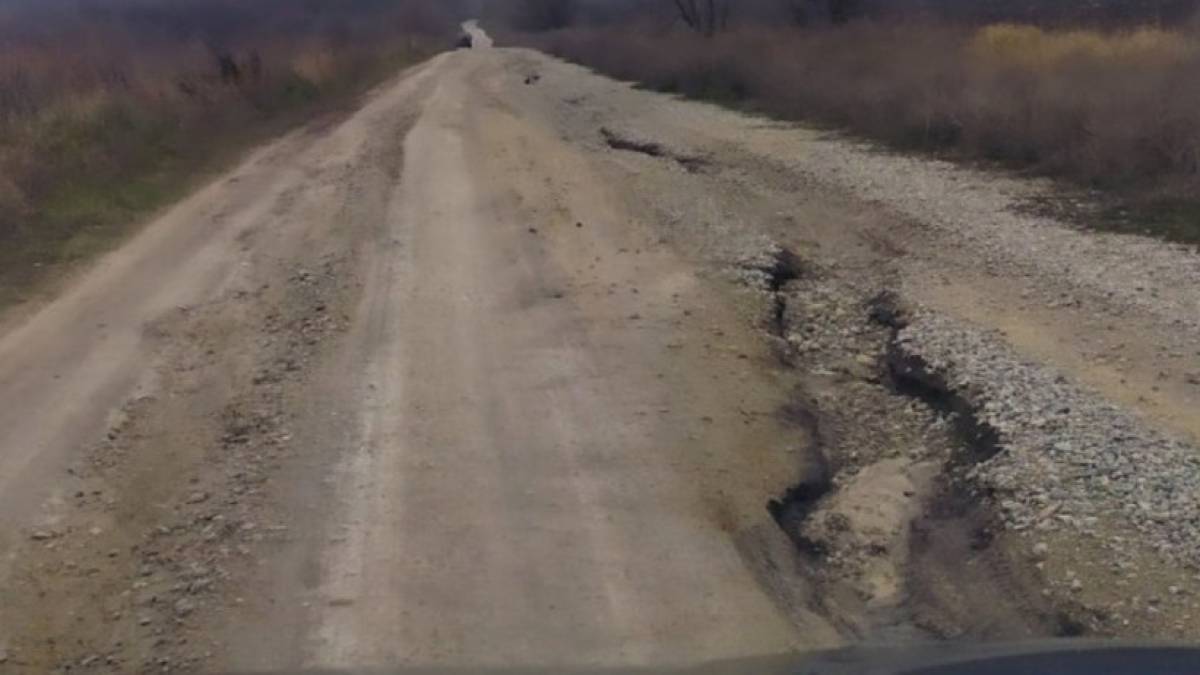 На Запоріжжі після злив обвалилася дорога, фото
