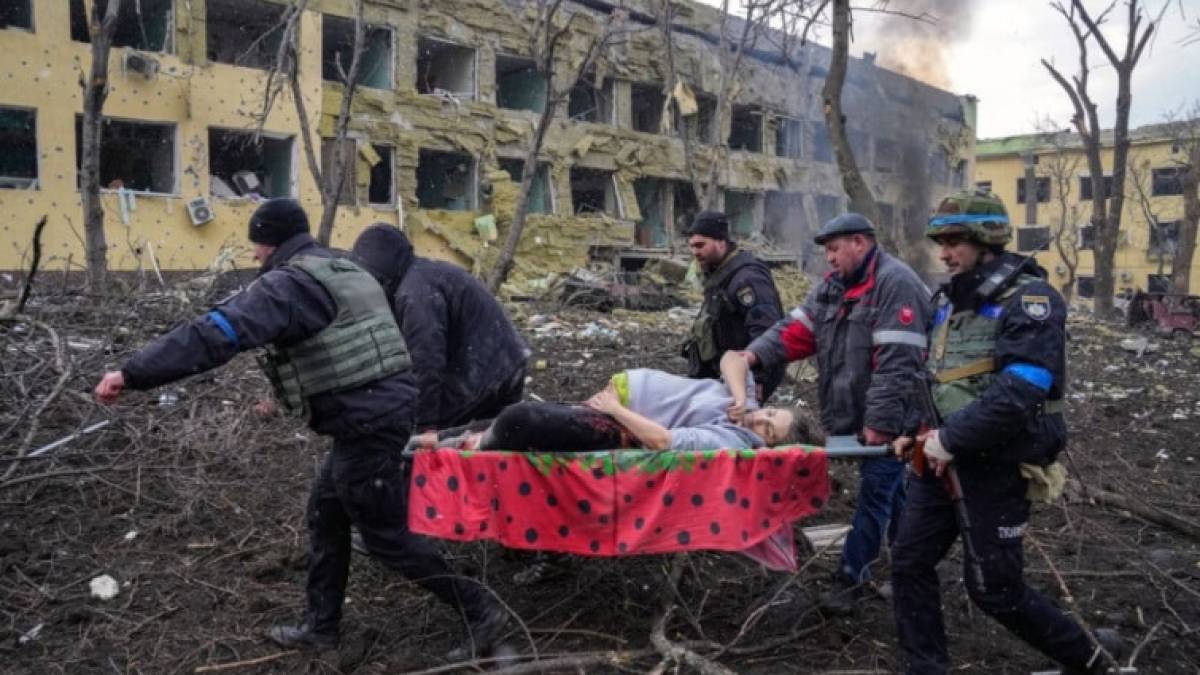 Знімок Євгена Малолєтки з Маріуполя переміг у World Press Photo 2023