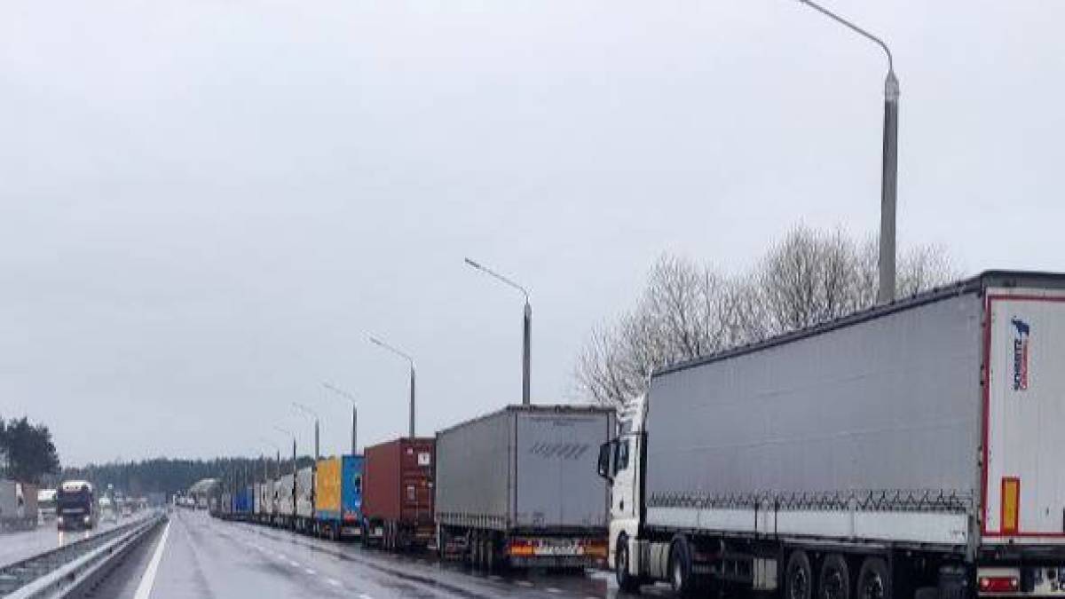 Польща встановила правила для транзиту агропродукції з України: супровід і ніяких зупинок на АЗС