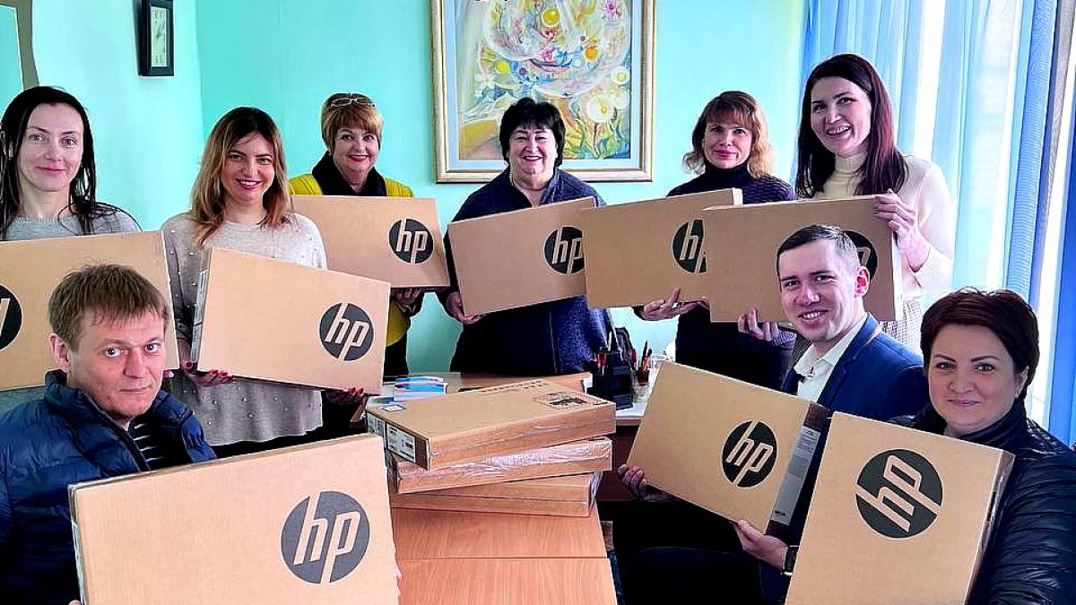 Хортицька національна академія отримала 108 ноутбуків (фото)