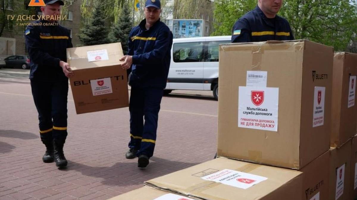 Запорізькі рятувальники отримали зарядні станції