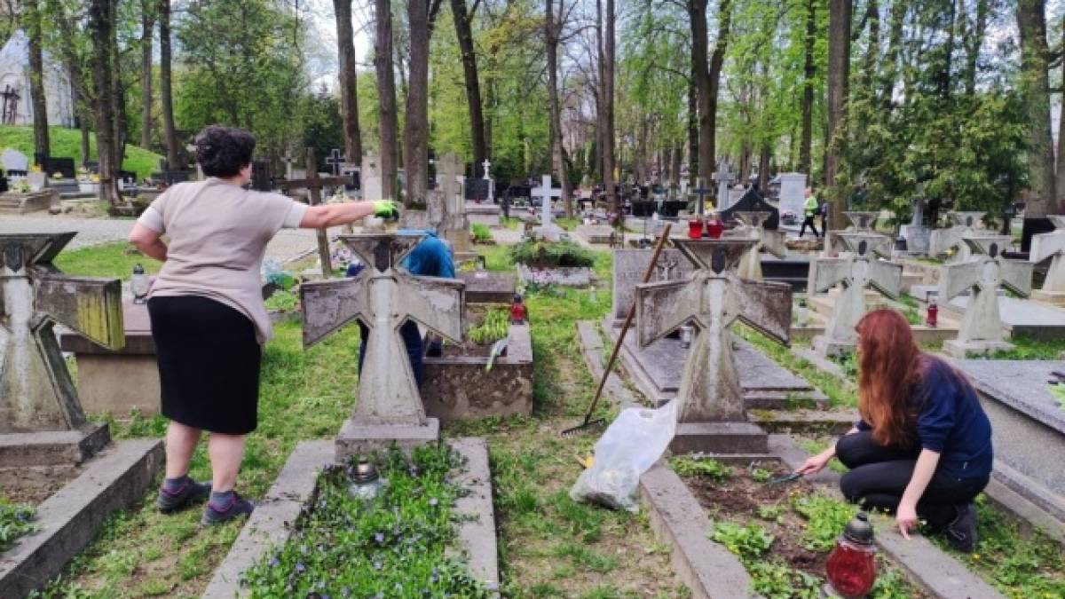 У Любліні українці провели прибирання могил воїнів УНР