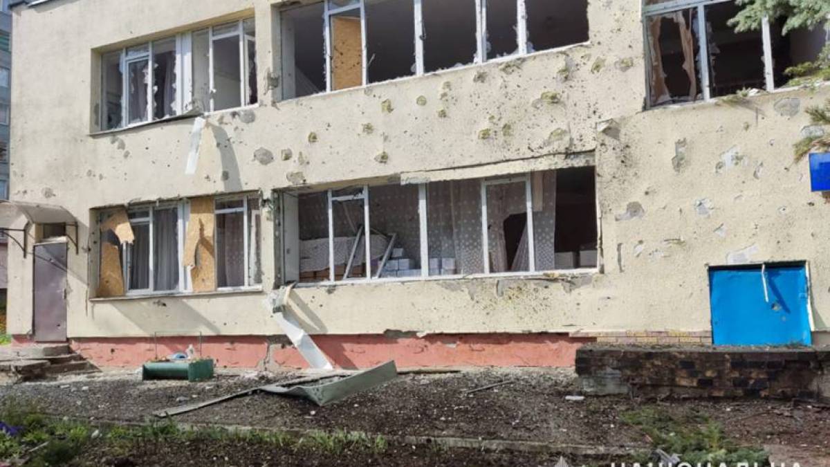 На Запоріжжі росіяни «Градами» обстріляли дитячий садок, де були люди