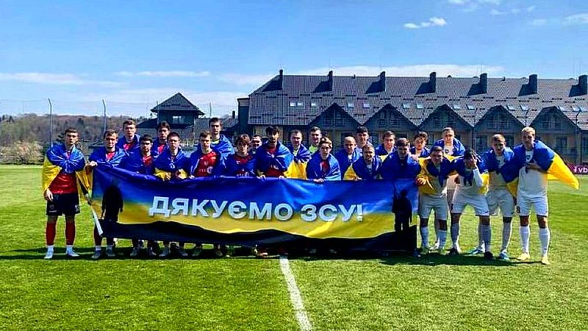 Футболісти запорізького МФК »Металурга» долучилися до патріотичної акції на підтримку ЗСУ