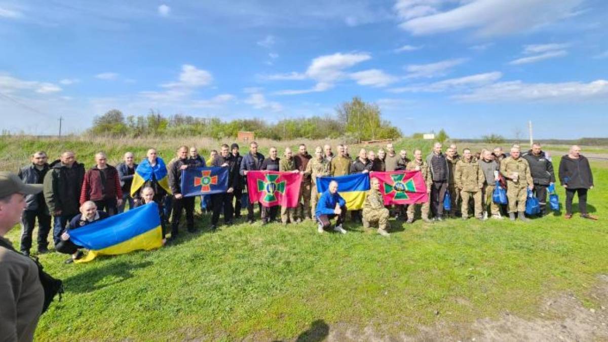 Україна повернула з російського полону 42 військових і двох цивільних
