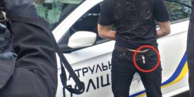 У Запоріжжі чоловік розгулював по вулиці …з бойовою гранатою на поясі
