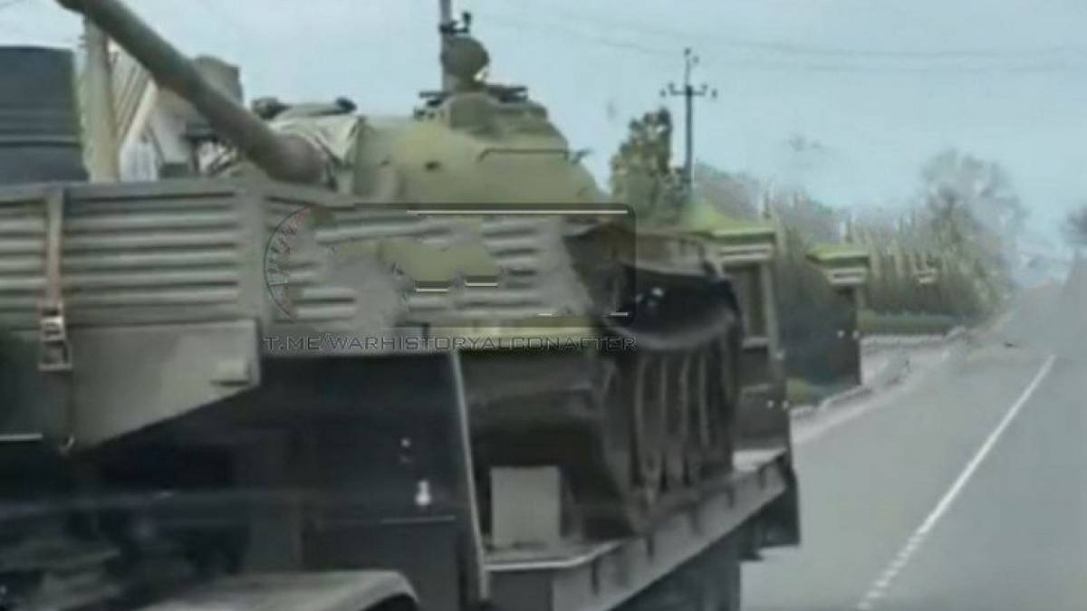 На Запоріжжі помічено колону ворожих танків, знятих з консервації