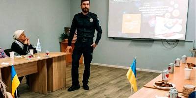 Патрульні поліцейські розповіли, як уберегтися від шахраїв