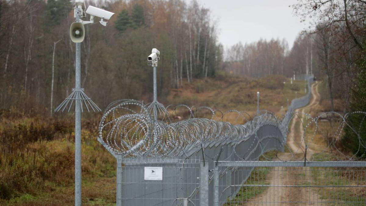 Польща завершує будівництво електронного бар’єра на кордоні з Білоруссю