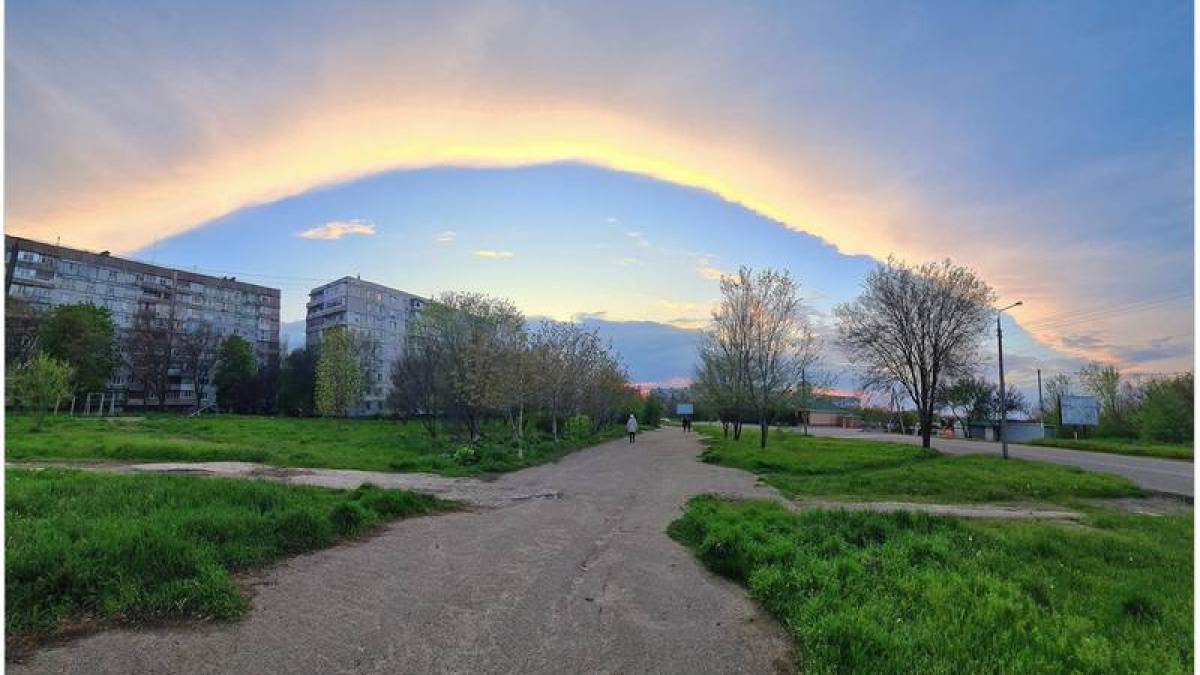 Запорожці побачили в небесах над містом… найвідомішу гору Криму