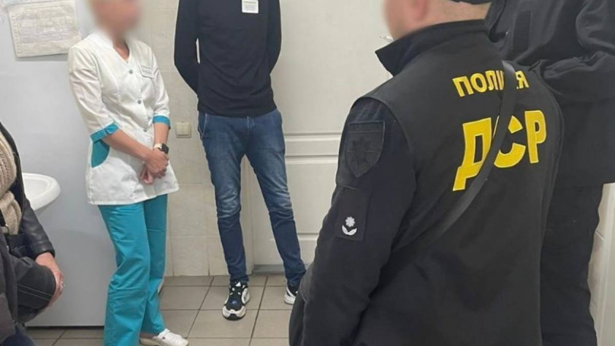 У лікарні Запоріжжя медпрацівники торгували довідками про вакцинацію від коронавірусу