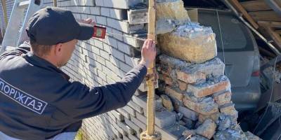 У Запоріжжі на місці нічних прильотів було пошкоджено газопровід і стався витік газу