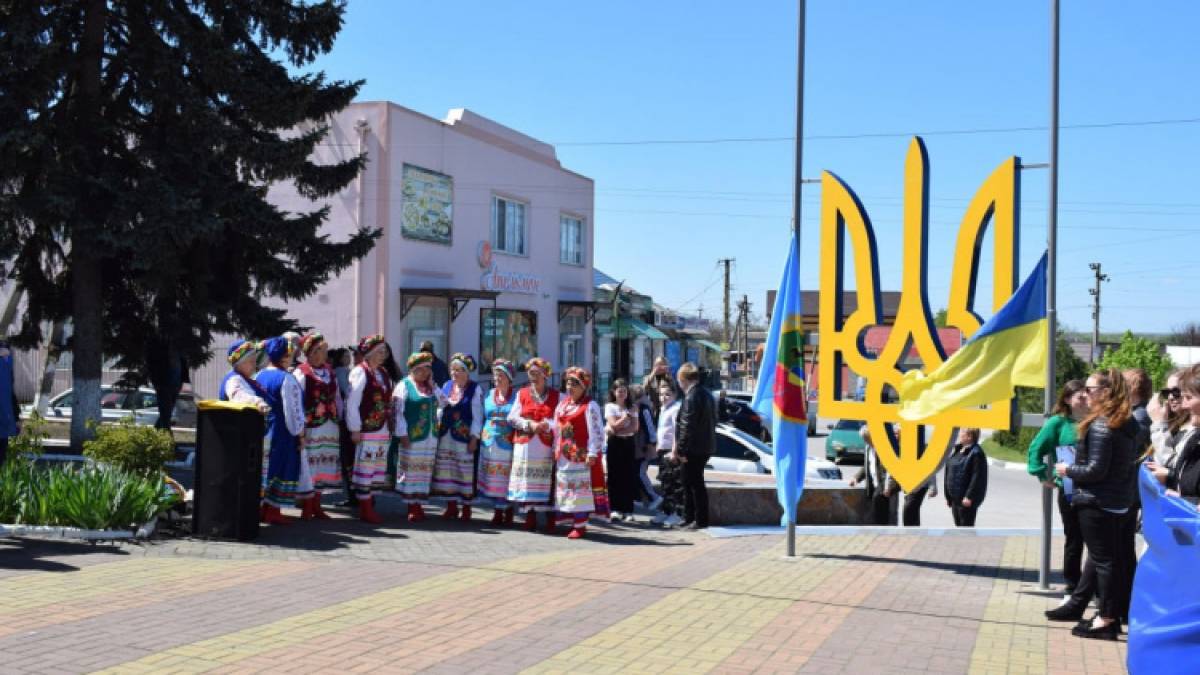 У смт Балабине з’явилась патріотична інсталяція