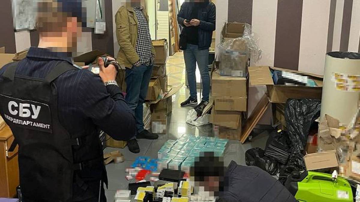 Поліція та СБУ прикрили ботоферми, які повідомляли про “мінування” та “теракти”