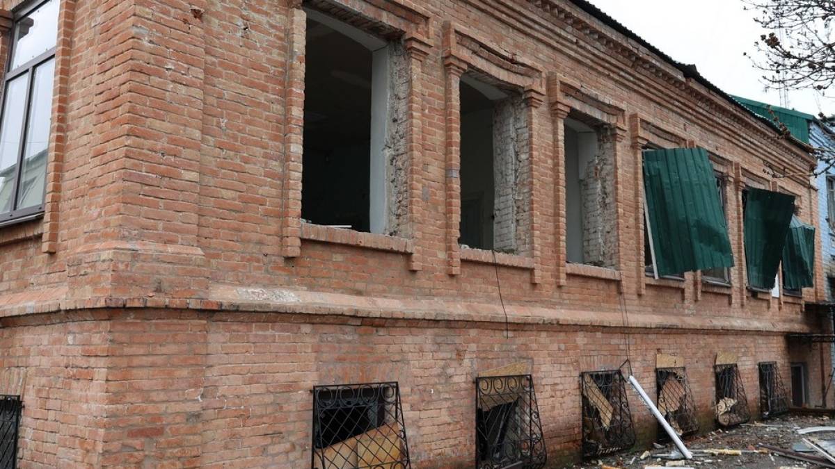 На Запоріжжі від ворожого авіаудару постраждала будівля 1892-го року
