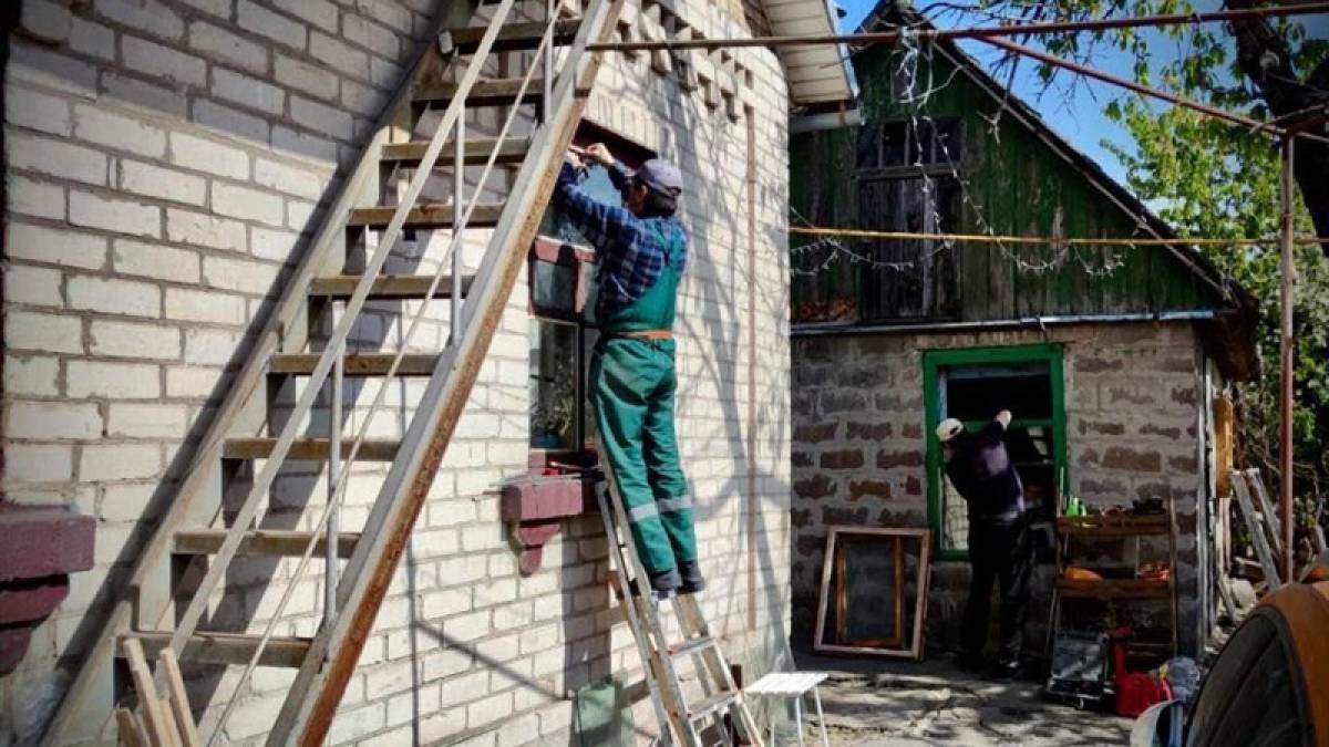 У Запоріжжі у результаті двох останніх ворожих обстрілів постраждало майже 90 будинків приватного сектору