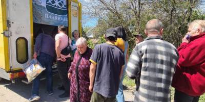 Волонтери передали продуктові набори запоріжцям, постраждалим від ворожих обстрілів
