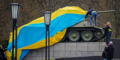 Суд Берлина разрешил украинские флаги 8 и 9 мая, российские – под запретом