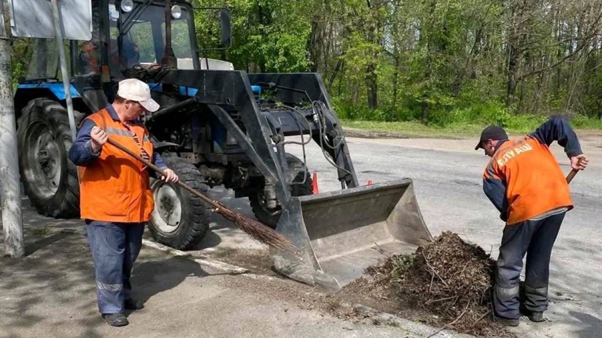 У центрі Запоріжжя оновлюють дорожнє покриття