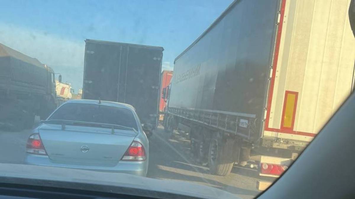 На Запоріжжі окупанти спровокували шалену паніку: по дорозі від Мелітополя до Криму – п’ятигодинні черги
