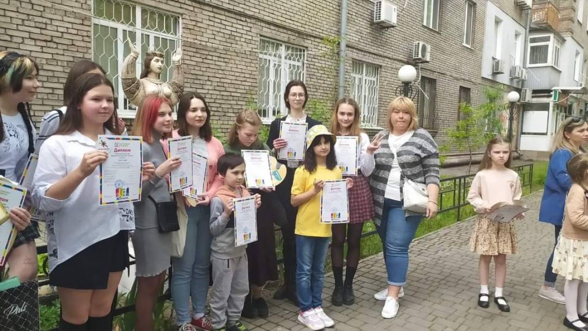 Виставка у Галереї юних як радість робити подарунки