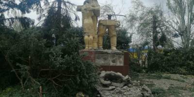 У Гуляйполі в День перемоги над нацизмом рашисти зруйнували меморіал загиблим учасникам Другої світової війни