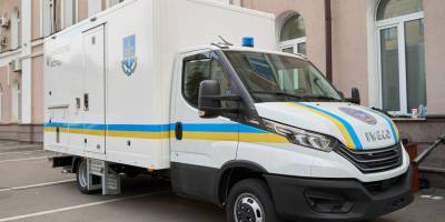 Франция передала Украине вторую мобильную ДНК-лабораторию