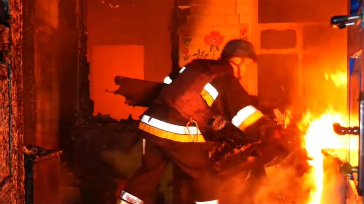 Ворог здійснив масований обстріл одного із селищ Запорізького району: постраждало 5 людей