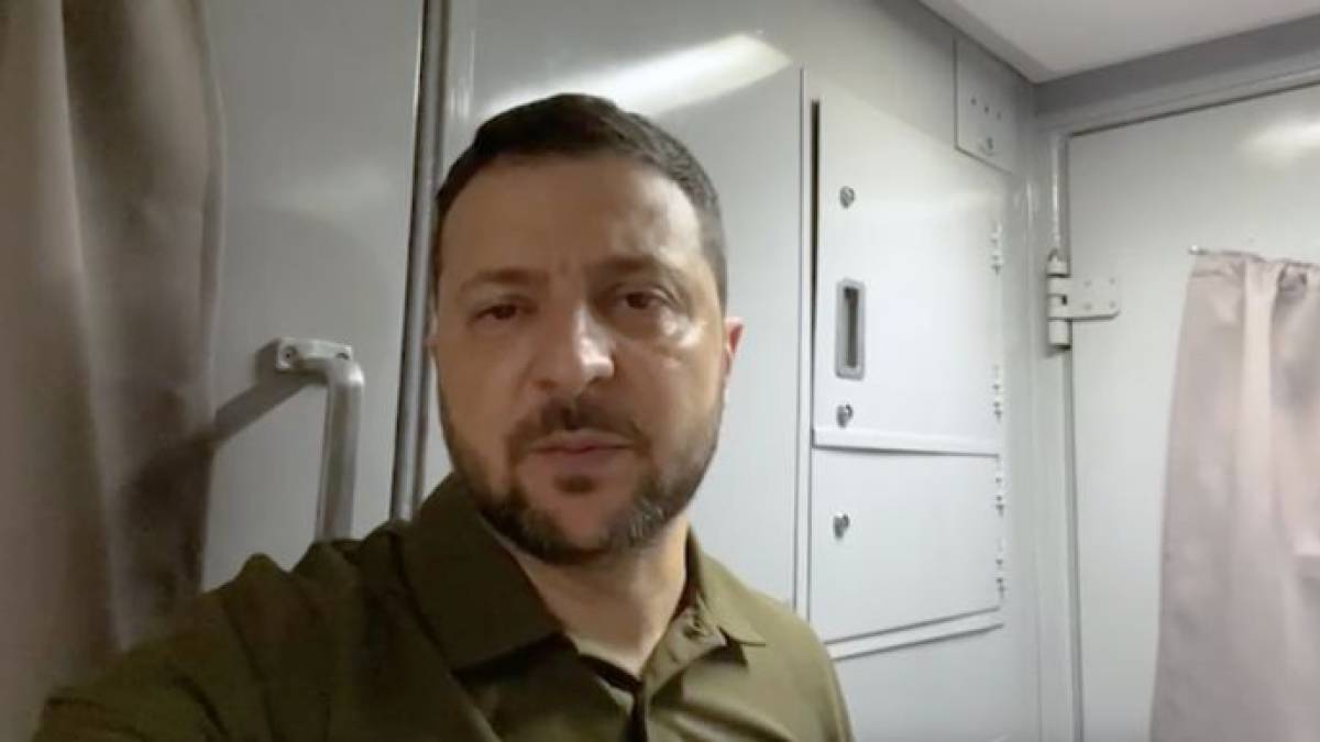 Зеленський про свої закордонні візити: “Повертаємося з новими оборонними пакетами”