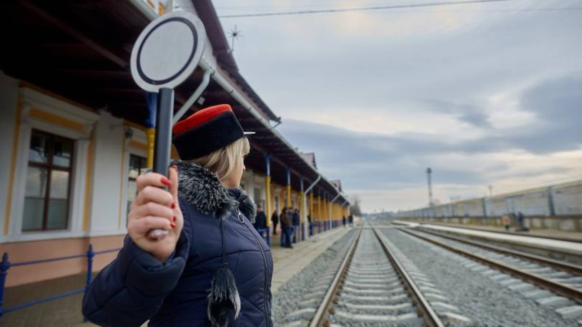 УЗ відновлює рух через ділянку на Хмельниччині, яку закрили після обстрілу