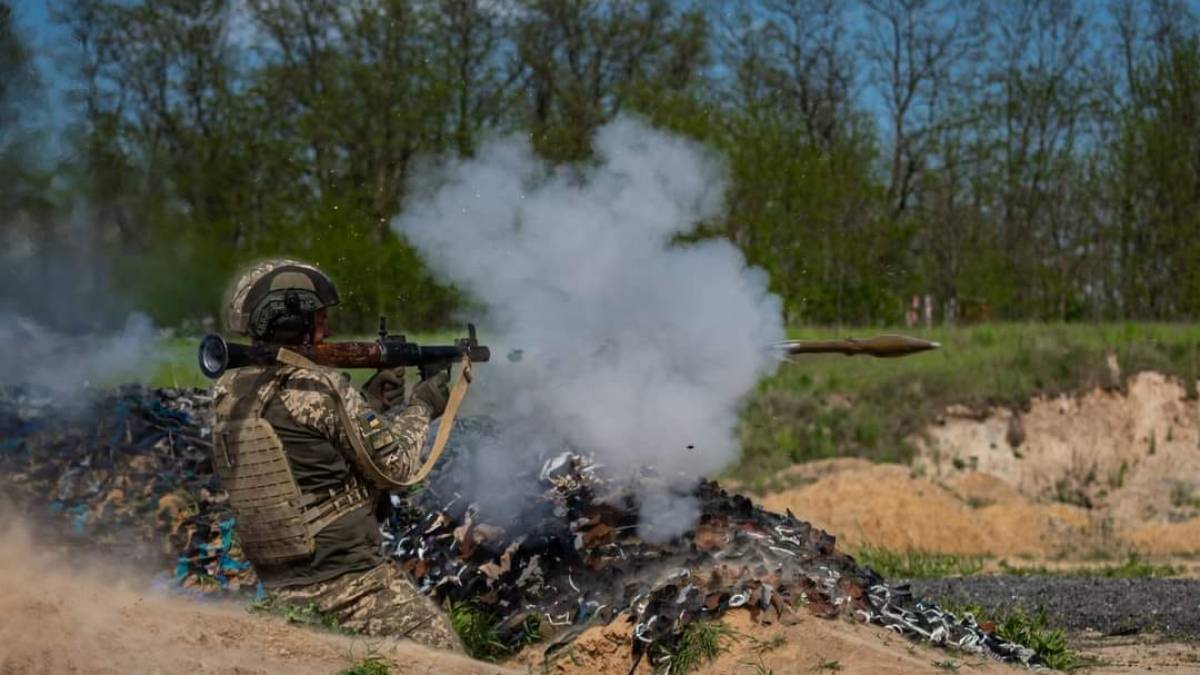 Загальні бойові втрати противника з 24.02.22 по 17.05.23 – Генштаб ЗСУ: 200590 (+610) осіб, 982 (+9) крилаті ракети, 2748 (+16) БПЛА, 417 (+7) спецтехніки