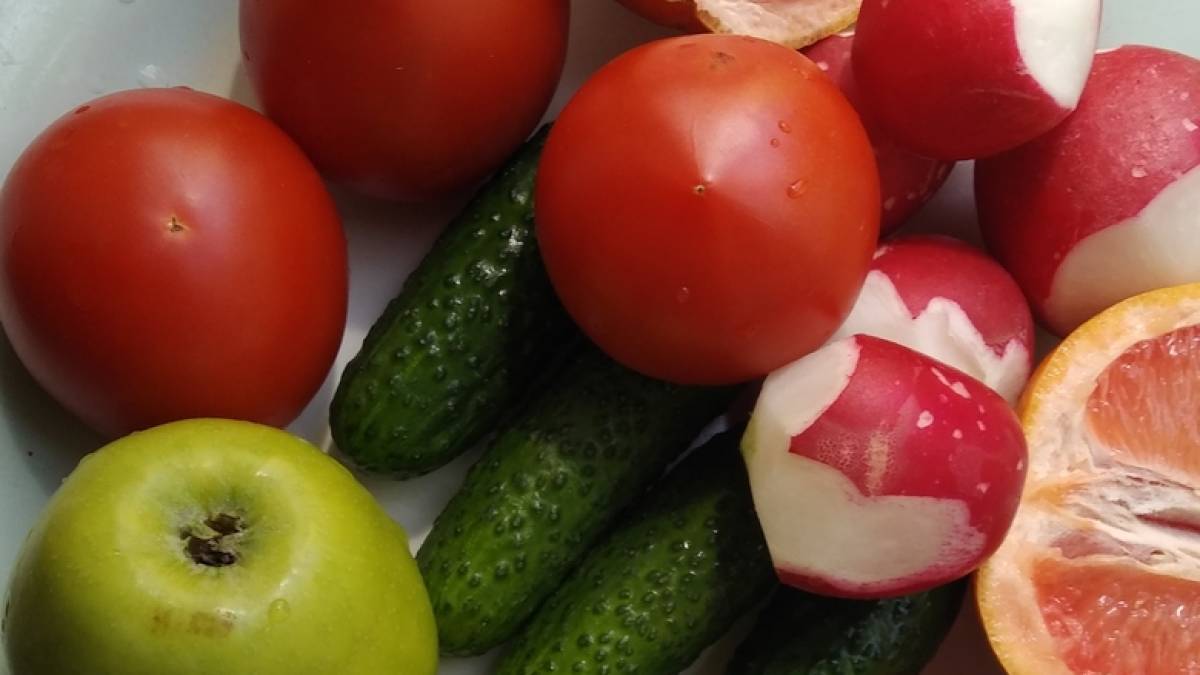 Що почім у Запоріжжі на ринку (ціни в рядах з овочами та фруктами 17 травня 2023 року)