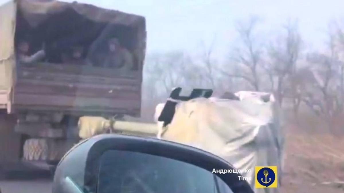 В напрямку Бердянська окупанти масово перекидають техніку через Маріуполь