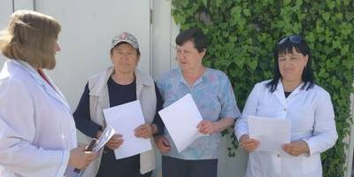 Запорізькі лікарі відвідали вимушених переселенців у модульному містечку