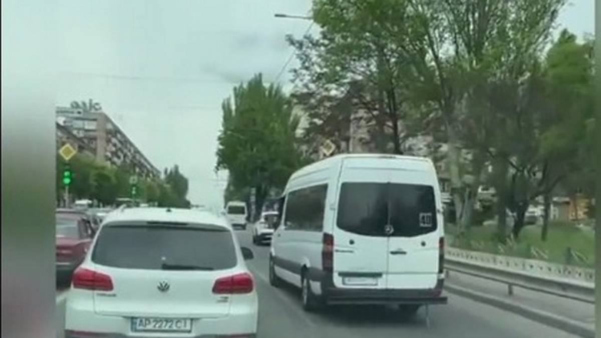 У Запоріжжі за скаргою мешканця міста патрульні притягнули до відповідальності двох маршрутників