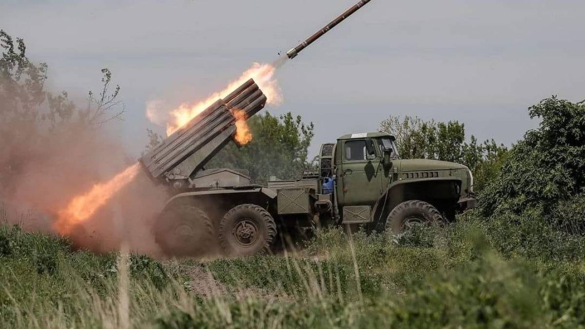 Загальні бойові втрати противника з 24.02.22 по 21.05.23 – Генштаб ЗСУ: 203160 (+730) осіб, 2822 (+21) БПЛА, 3258 (+29) артсистем, 7398 (+16) ББМ