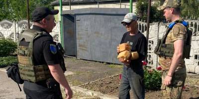 На Запоріжжі поліцейські доставили хліб мешканцям прифронтового Гуляйполя та навколишніх сіл