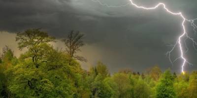 Синоптики попереджають мешканців Запоріжжя про грози найвищого рівня небезпечності