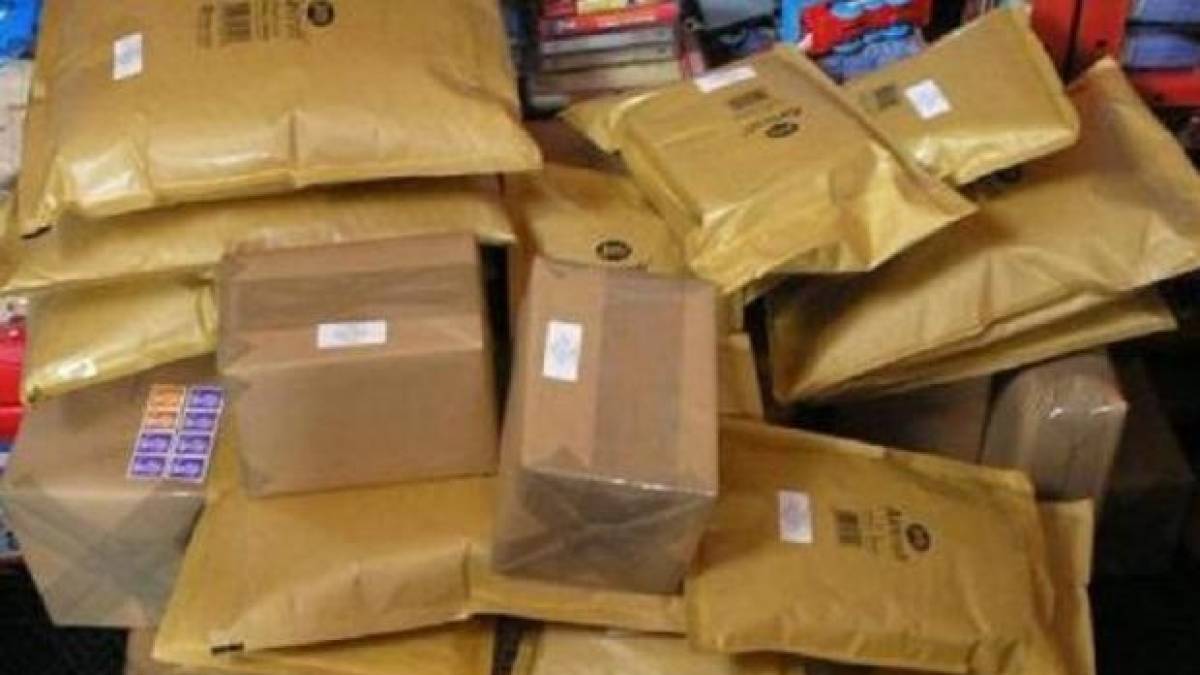 «Укрпошта» відміняє бандеролі та знижує тарифи на доставку в США: набув чинності новий Закон