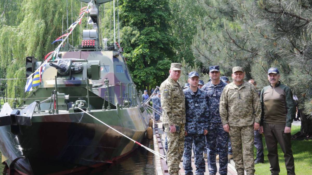 До складу ВМС ЗСУ урочисто ввели бронекатер “Буча” – були Залужний та Неїжпапа (доповнено)
