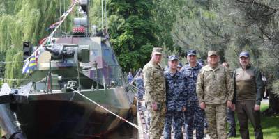 До складу ВМС ЗСУ урочисто ввели бронекатер “Буча” – були Залужний та Неїжпапа (доповнено)