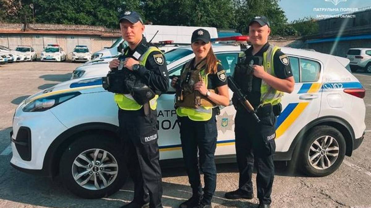 У Запоріжжі 25-річний чоловік травмував себе, бо не хотів жити: патрульні вчасно надали йому допомогу