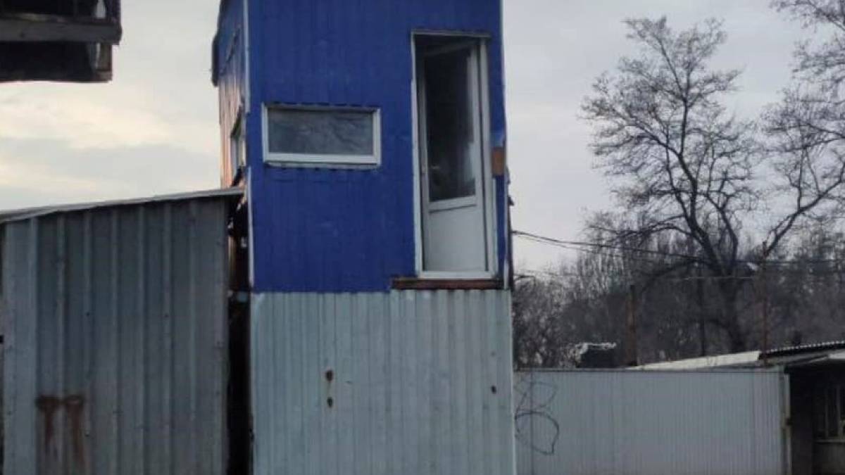 У Запоріжжі незаконно встановили двоповерховий МАФ